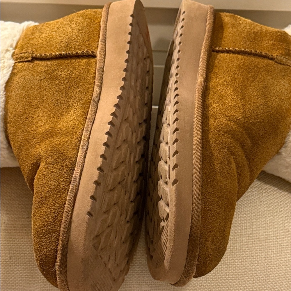 Koolaburra by UGG- Sherpa Tan and Cream Winter Boots